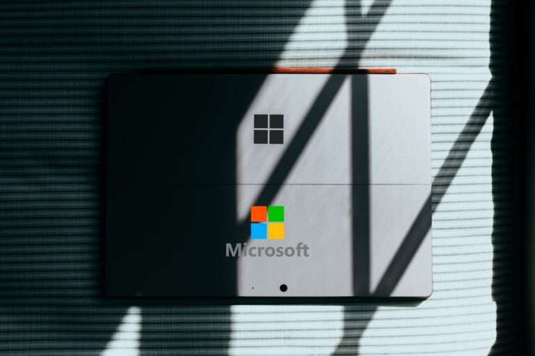 noticias.ai 8 microsoft surface ai unsplash